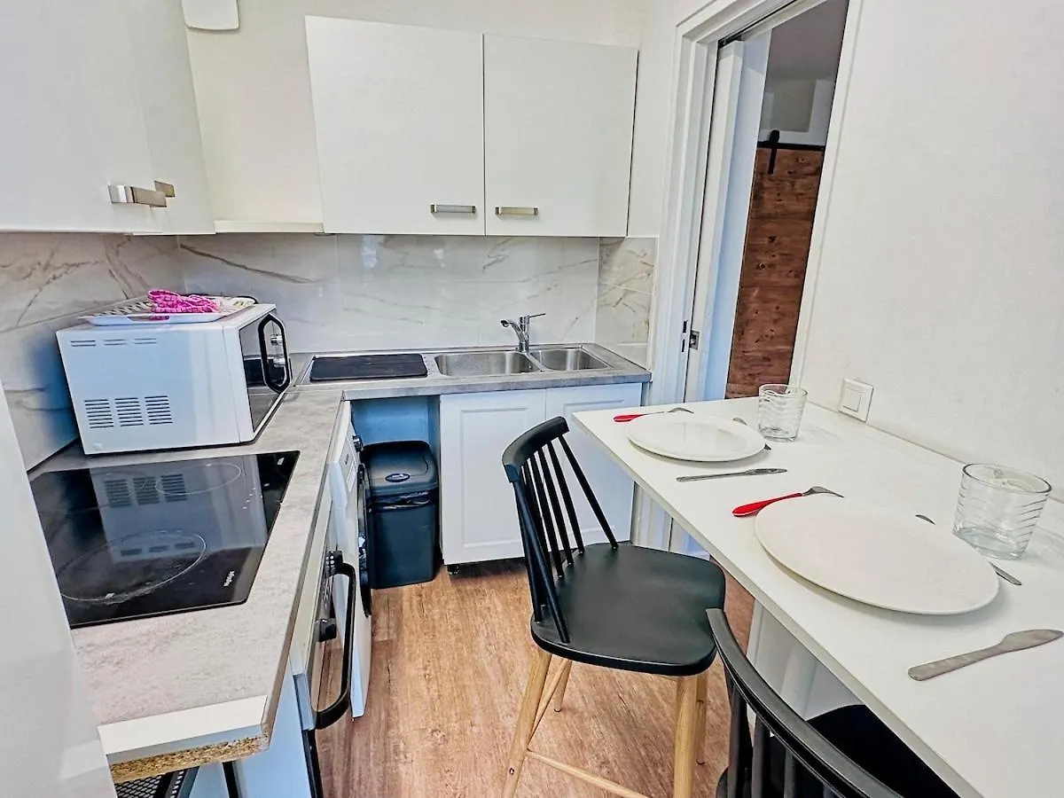 Modern Apartment & Parking فيليوربان